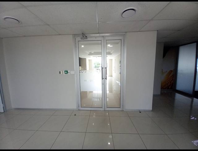 554M² OFFICE TO LET IN BRYANSTON